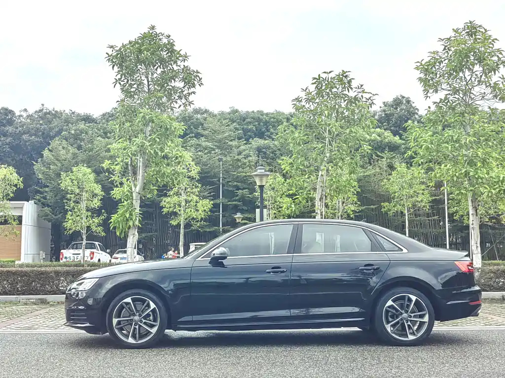 AUDI A4L 2017