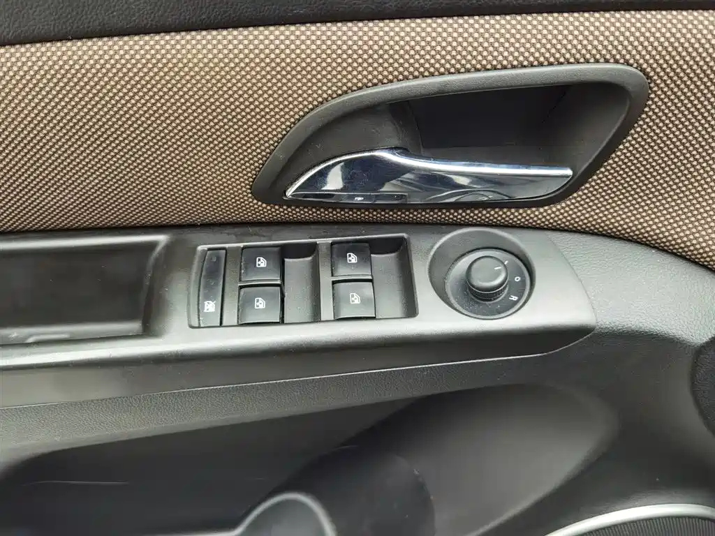 CHEVROLET CRUZE 2017