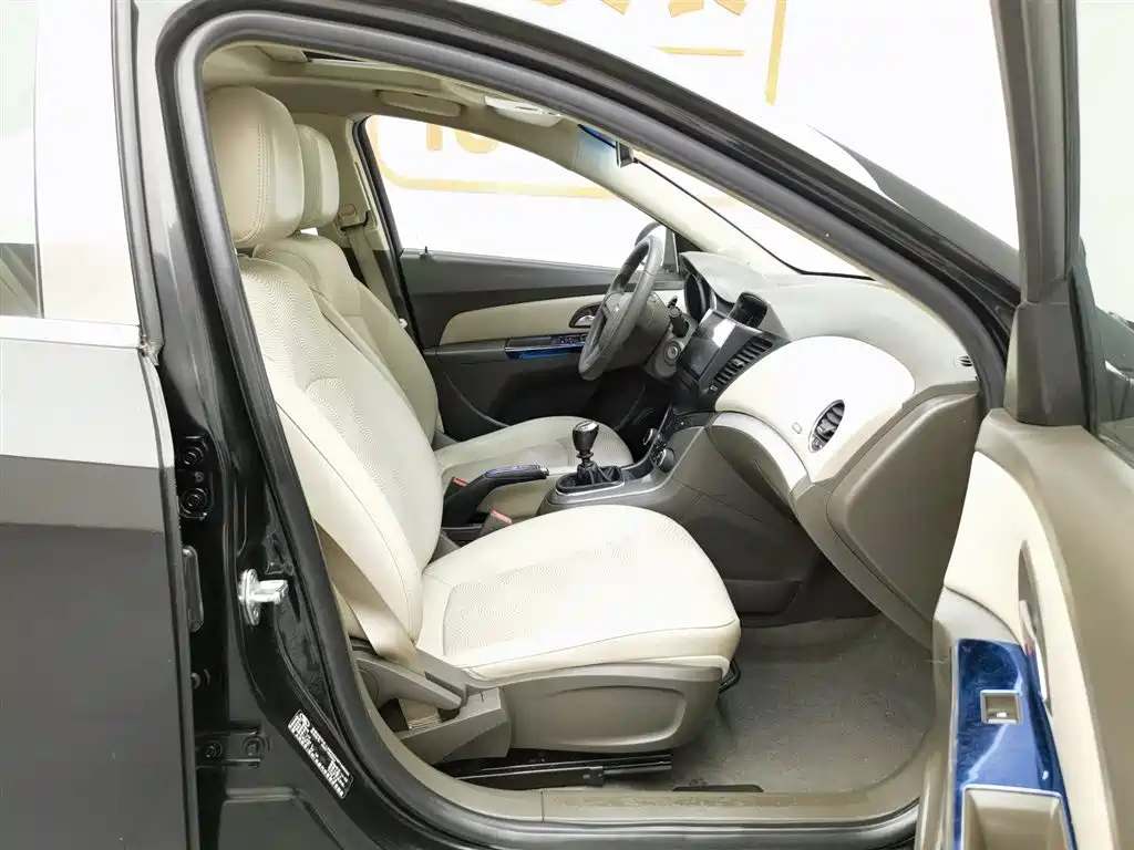 CHEVROLET CRUZE 2015