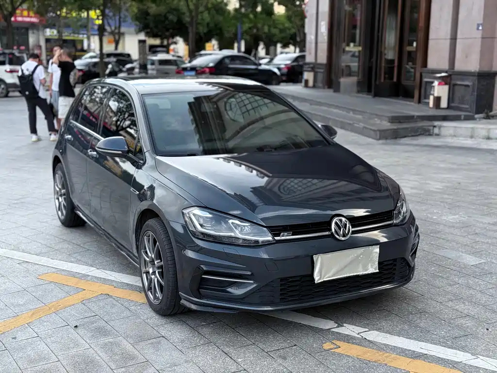 VOLKSWAGEN GOLF 2020