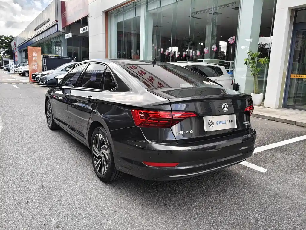 VOLKSWAGEN SAGITAR 2022