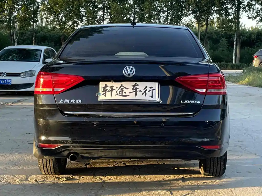 VOLKSWAGEN LAVIDA 2016