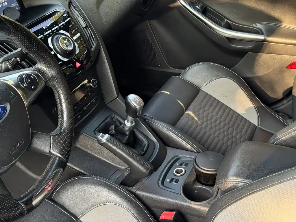 FORD FOCUS IMPORT 2015