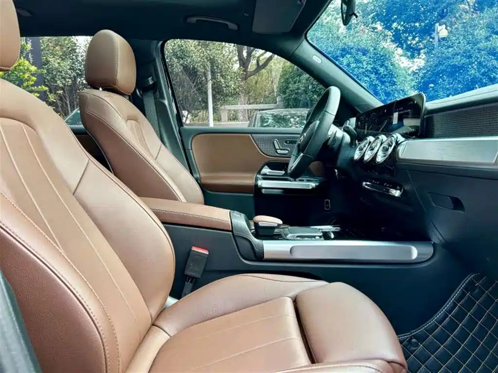 MERCEDES BENZ GLB 2023