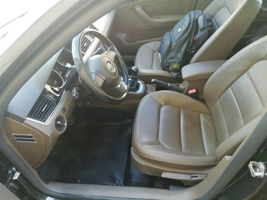 VOLKSWAGEN BORA 2014