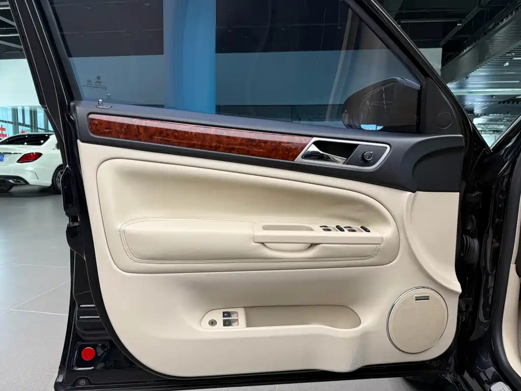 VOLKSWAGEN PASSAT LINGYU 2011