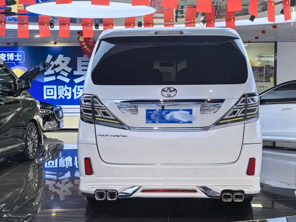 TOYOTA ALPHARD 2011