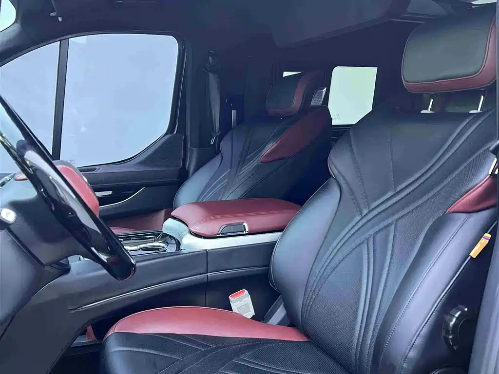 FORD TOUREO 2023