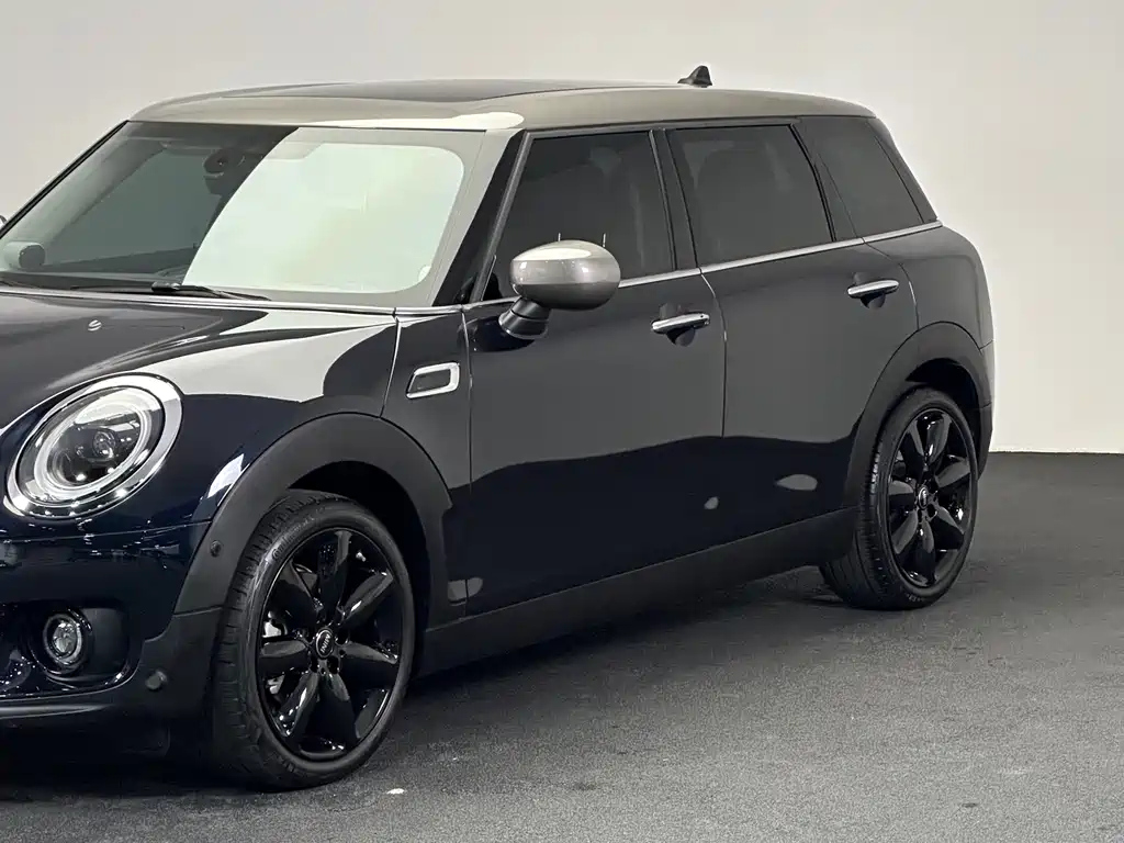 MINI CLUBMAN 2023