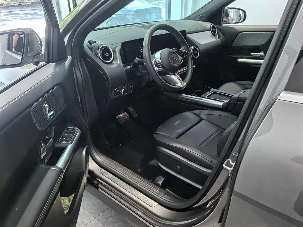 MERCEDES BENZ GLA 2025