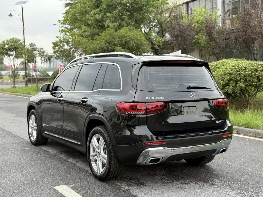 MERCEDES BENZ GLB 2023