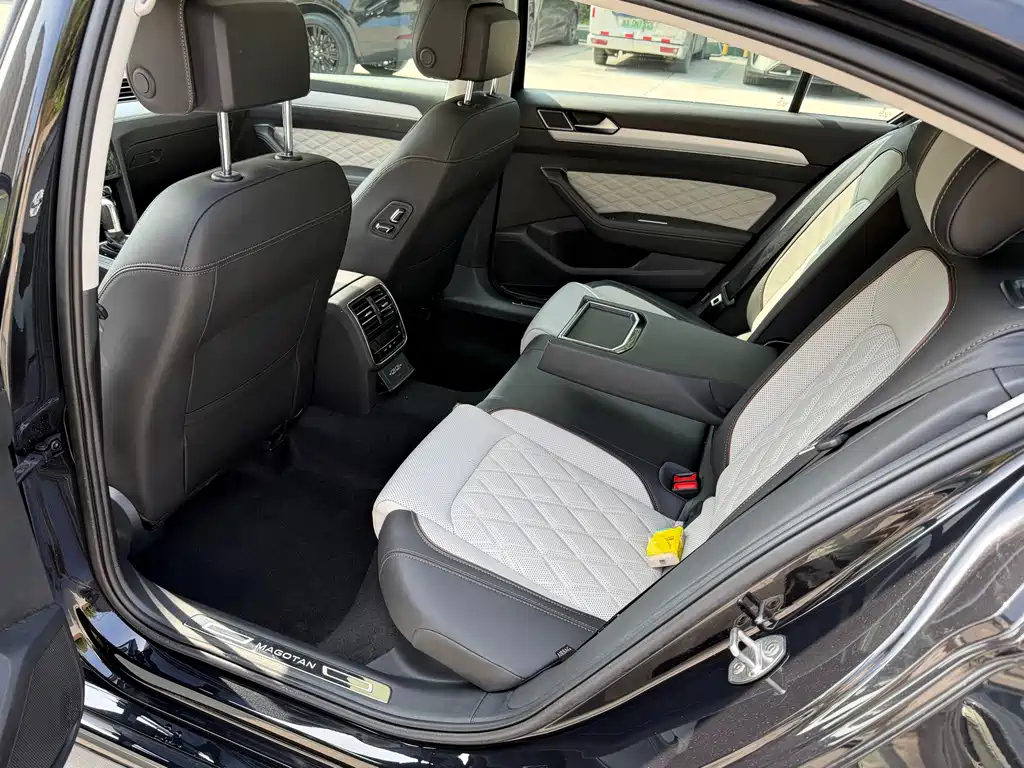 VOLKSWAGEN MAGOTAN 2023