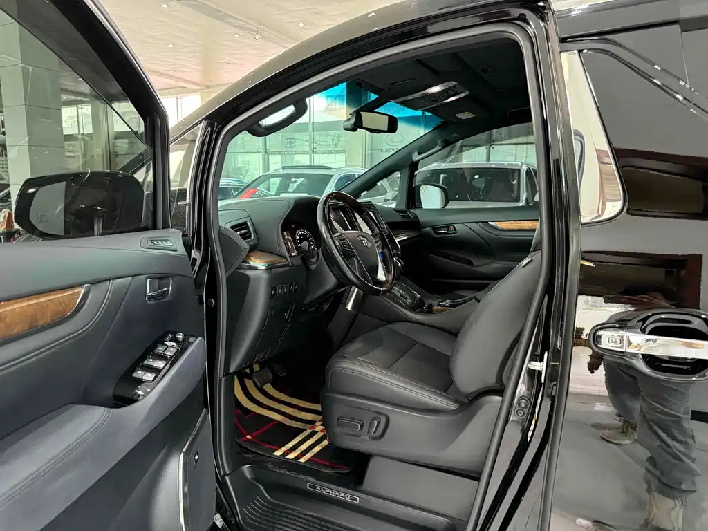 TOYOTA ALPHARD 2018