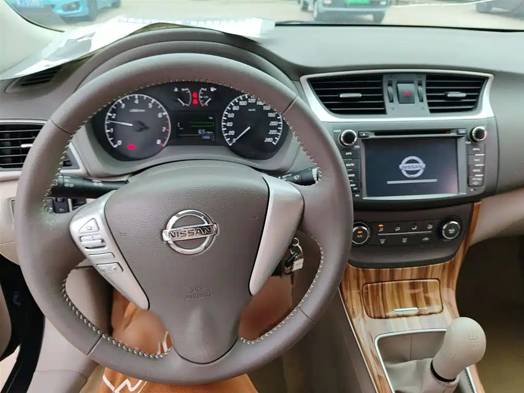 NISSAN SYLPHY 2012
