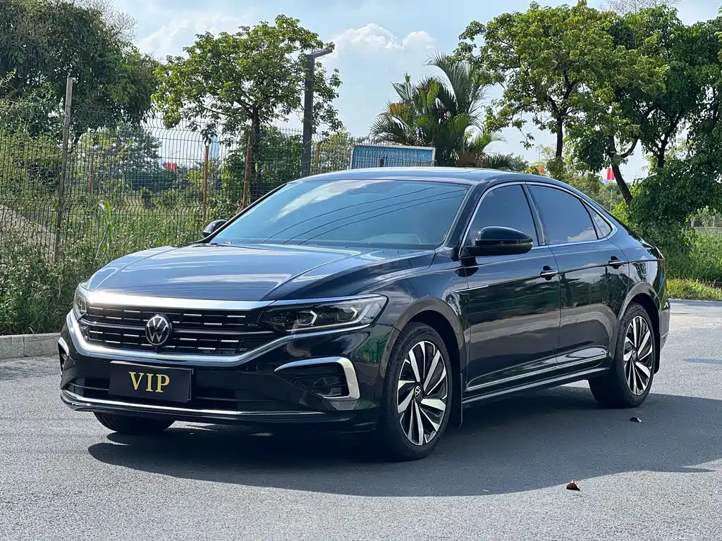 VOLKSWAGEN PASSAT 2025