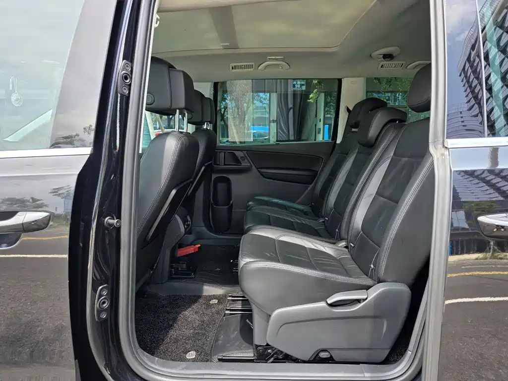 VOLKSWAGEN SHARAN 2016