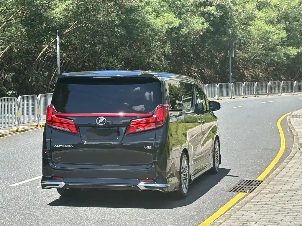 TOYOTA ALPHARD 2018