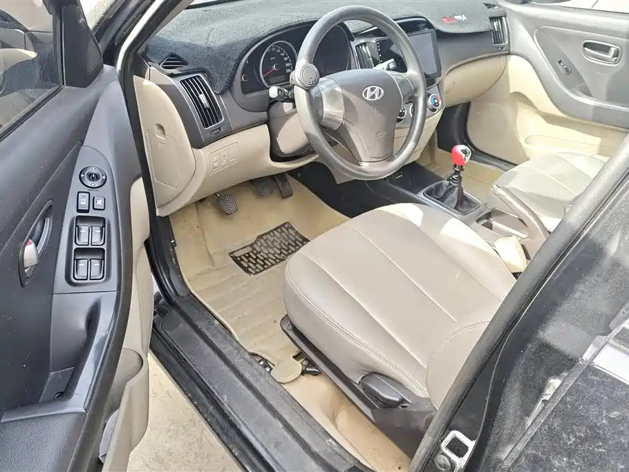 HYUNDAI CELESTA 2015