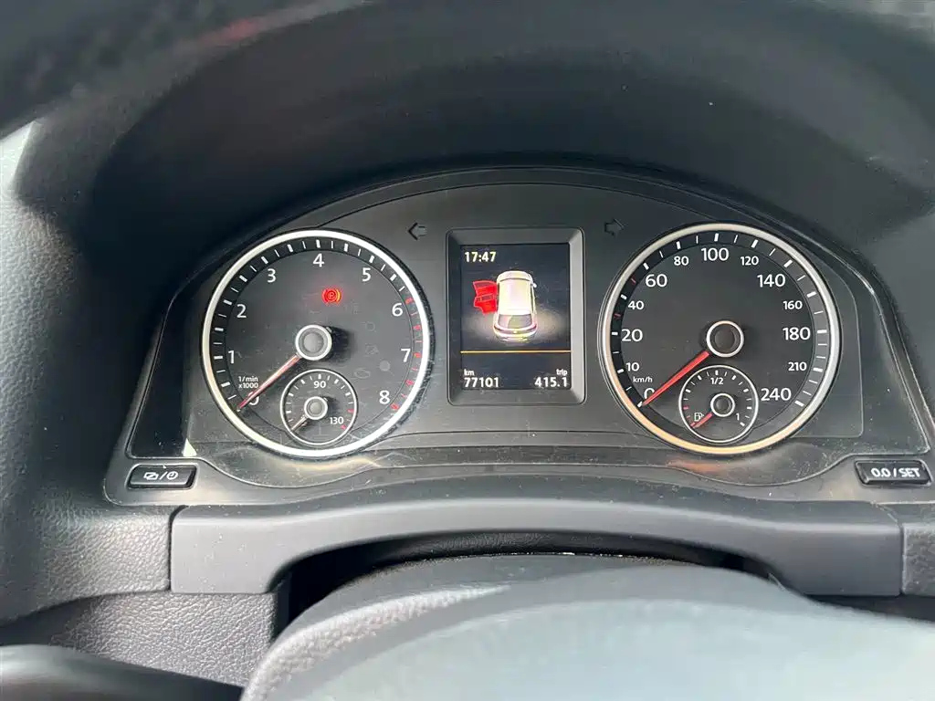 VOLKSWAGEN TIGUAN 2015