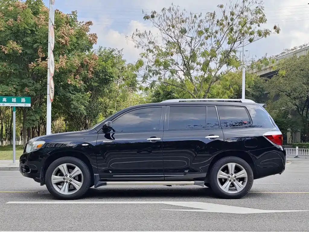 TOYOTA HIGHLANDER 2011