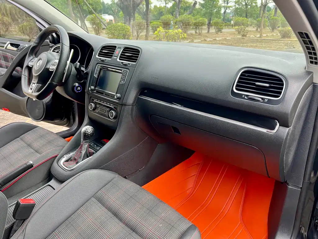 VOLKSWAGEN GOLF GTI 2011