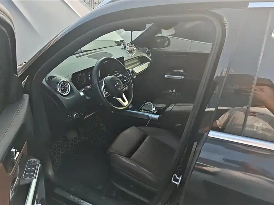 MERCEDES BENZ GLB 2023