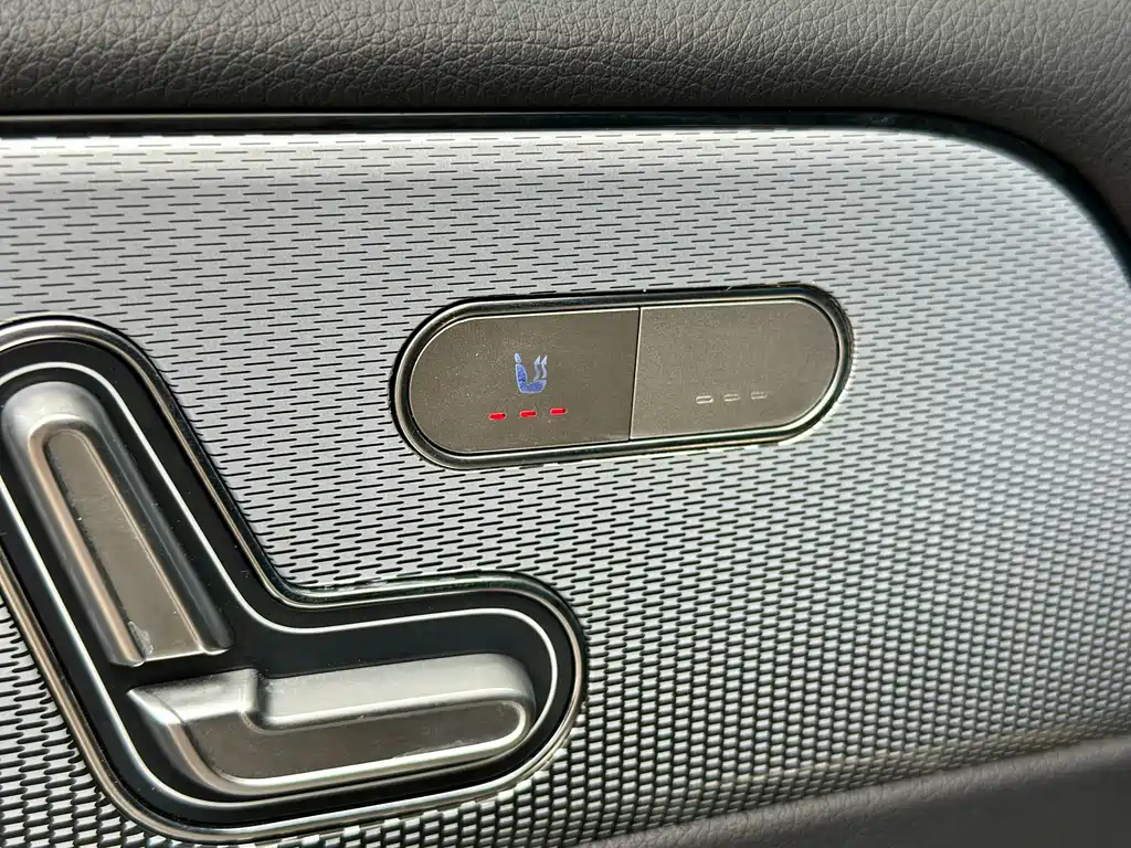 MERCEDES BENZ GLB 2023