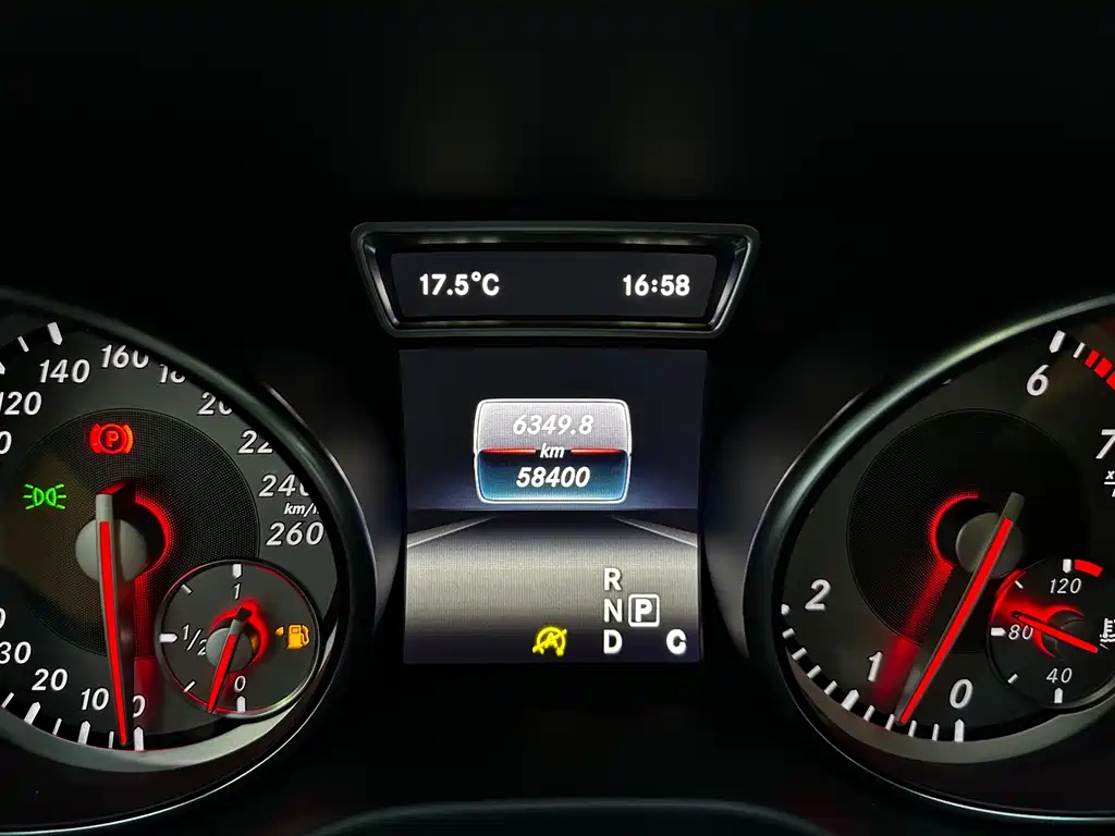 MERCEDES BENZ GLA 2016