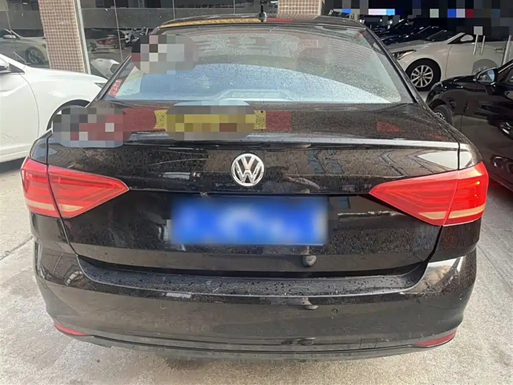VOLKSWAGEN LAVIDA 2015