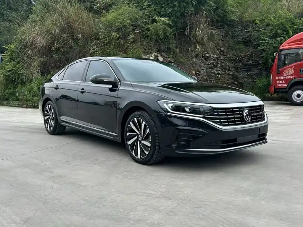 VOLKSWAGEN PASSAT 2023