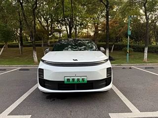LI AUTO L6  2025