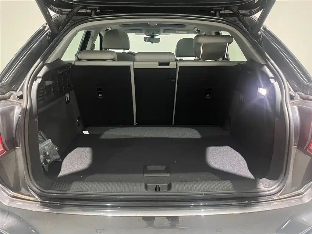 AUDI Q2L 2025