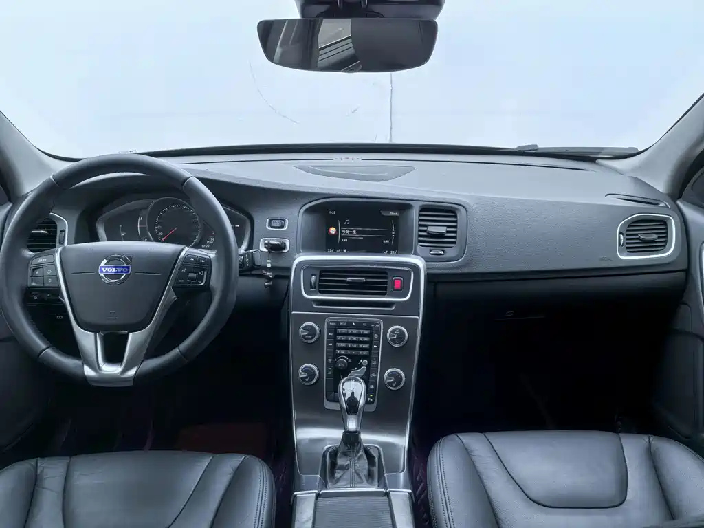 VOLVO S60 2015