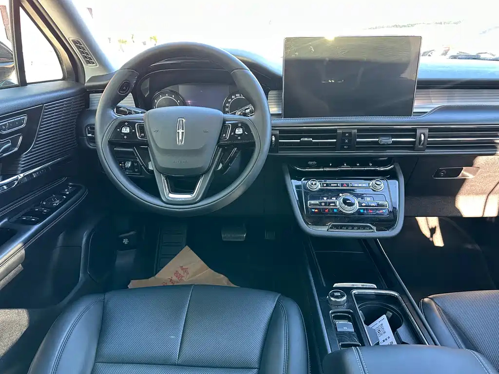 LINCOLN ADVENTURER 2021