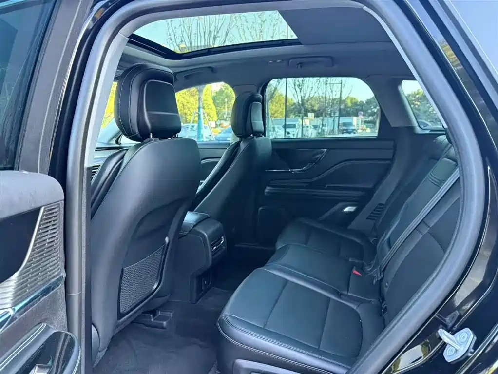 LINCOLN ADVENTURER 2021