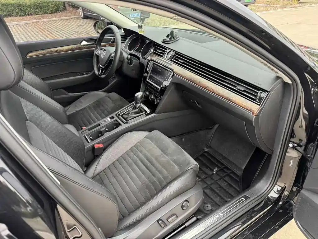 VOLKSWAGEN MAGOTAN 2016