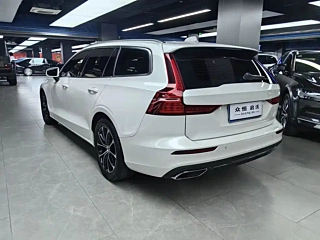 VOLVO V60  2021 YEAR B4  DELUXE EDITION 2021