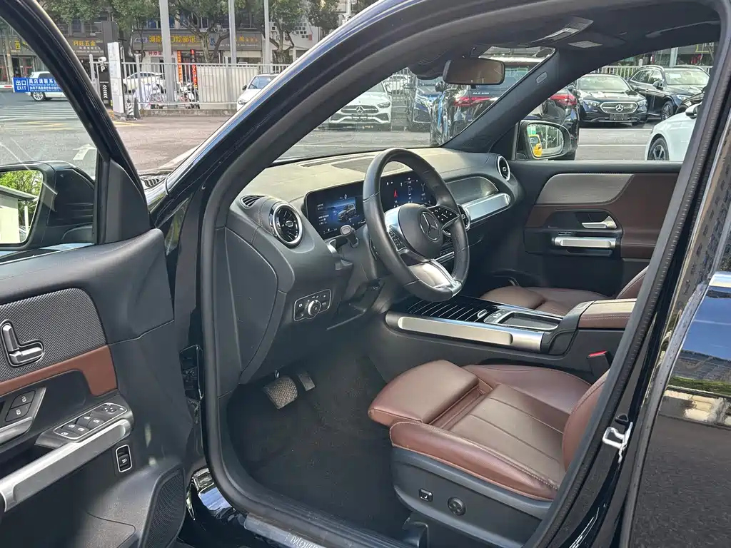MERCEDES BENZ GLB 2024