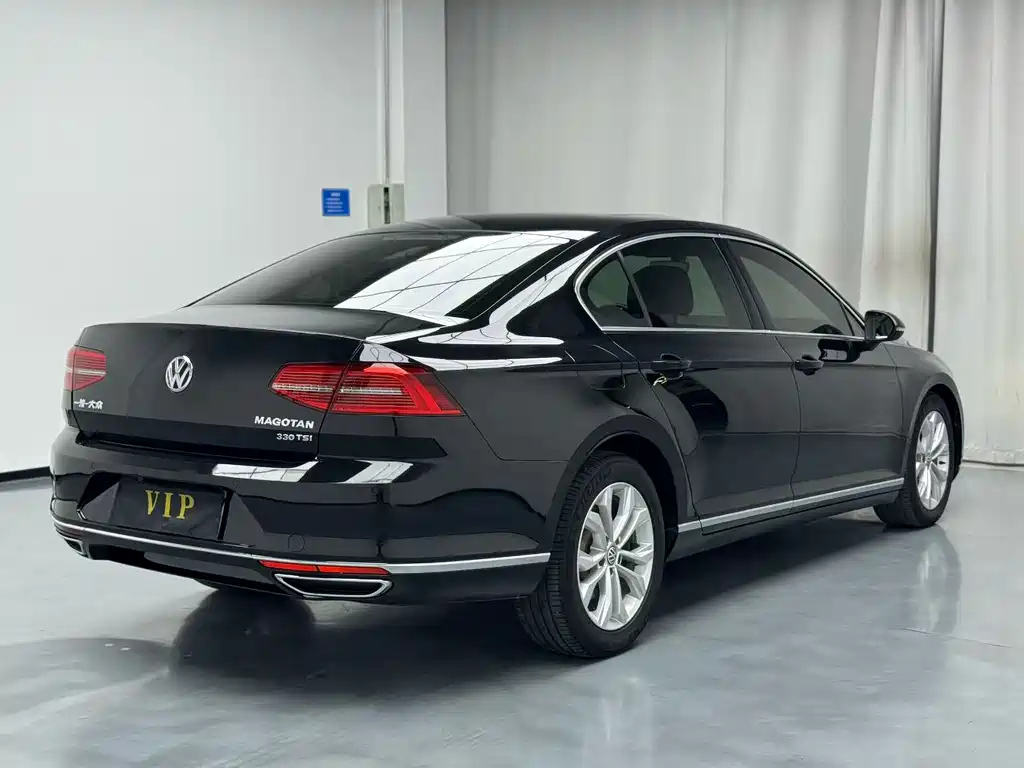 VOLKSWAGEN MAGOTAN 2016