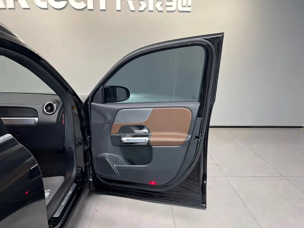 MERCEDES BENZ GLB 2024