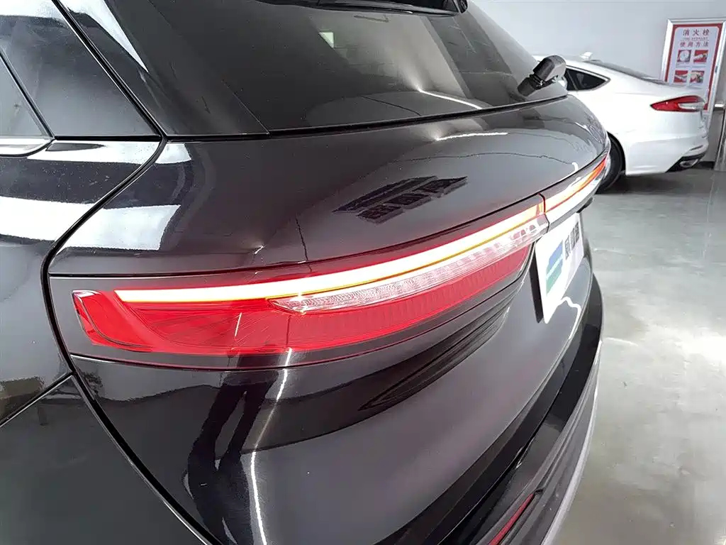 LINCOLN ADVENTURER 2020