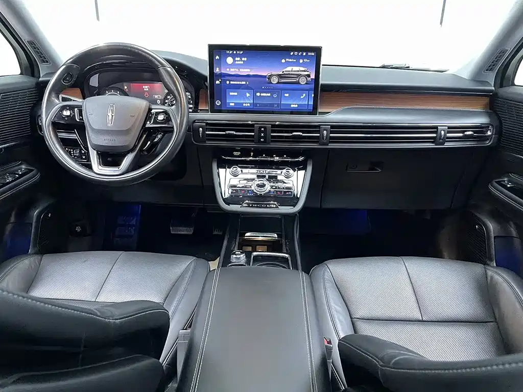 LINCOLN ADVENTURER 2020