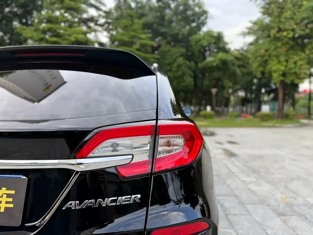 HONDA AVANCIER 2017
