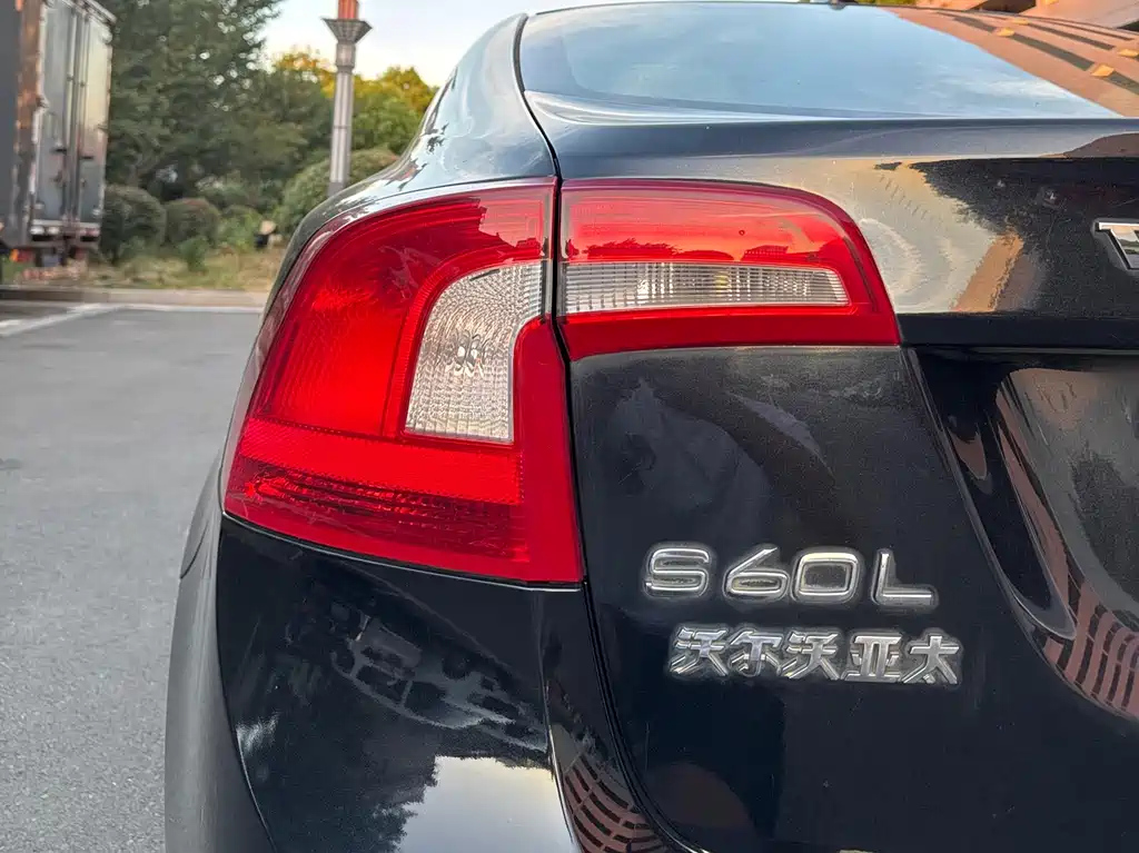 VOLVO S60 2014