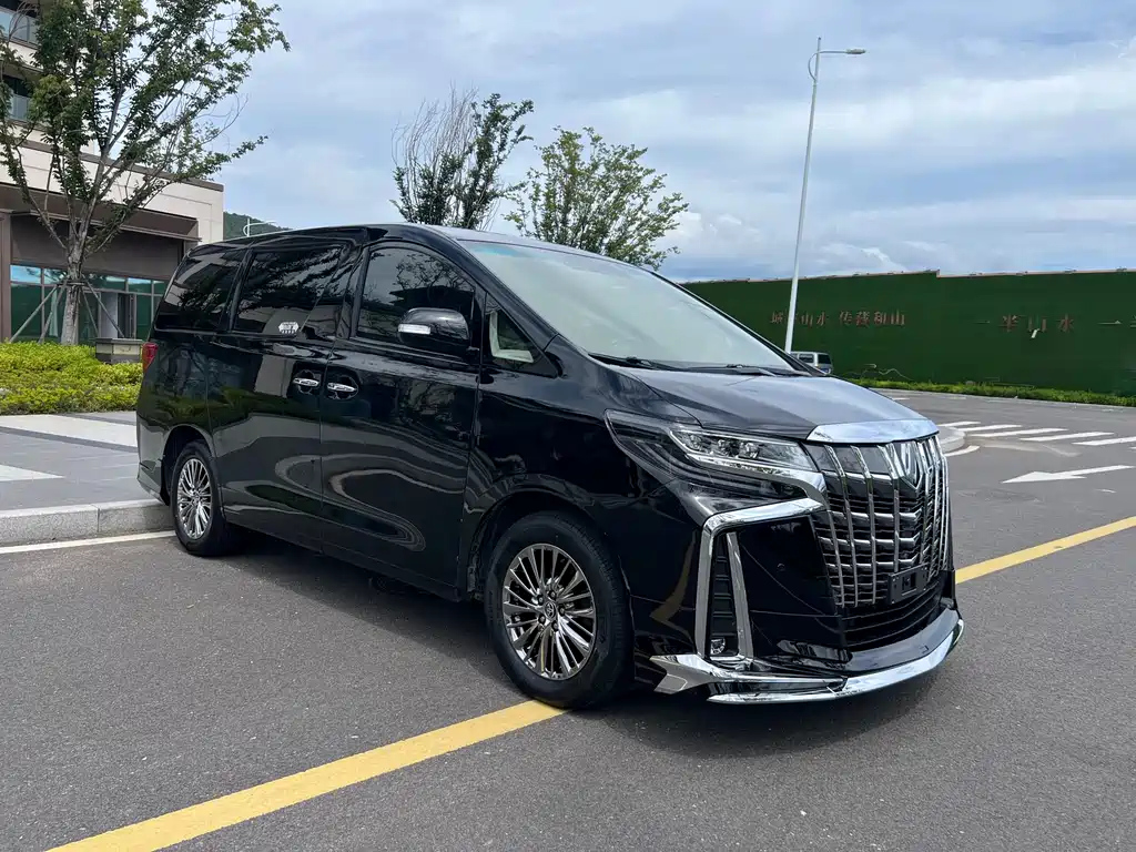 TOYOTA ALPHARD 2011