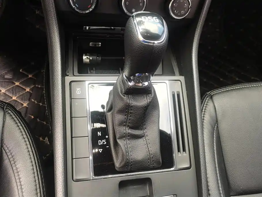 SKODA SUPERB 2016