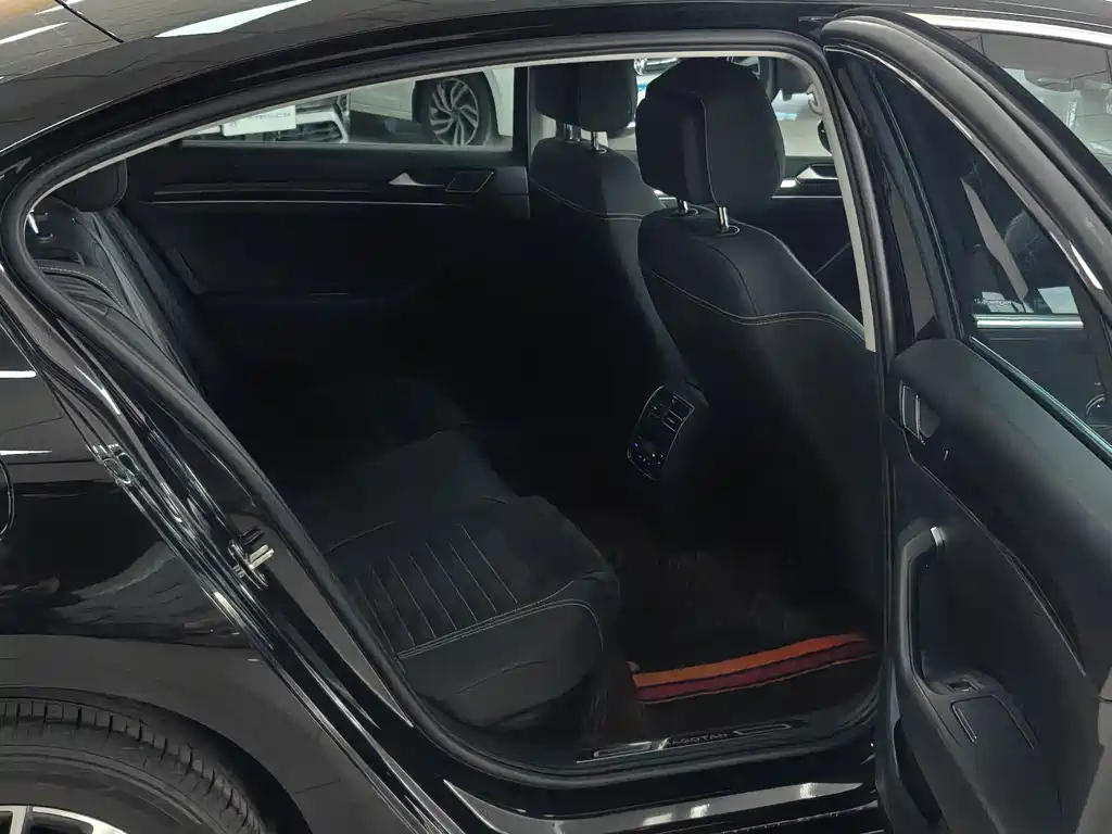 VOLKSWAGEN MAGOTAN 2022