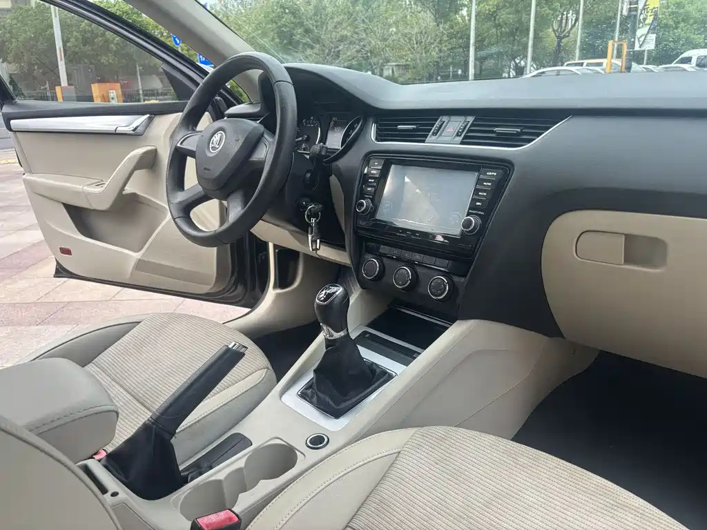 SKODA OCTAVIA 2015