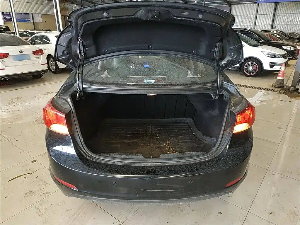 HYUNDAI ELANTRA 2012