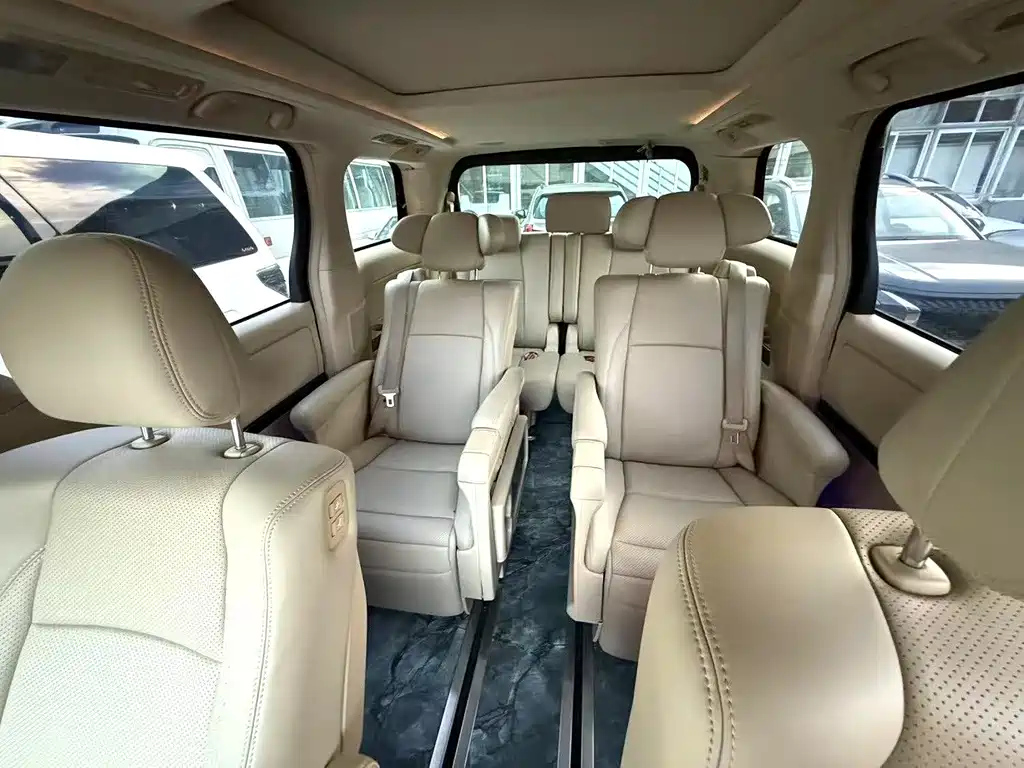 TOYOTA ALPHARD 2011